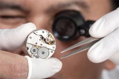 朗·赫纳表耳朵坏了换要多少钱（手表维修费用详解与影响因素）