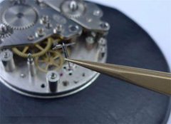 朗·赫纳表盘生锈原因是什么（手表保养的误区与正确方法）